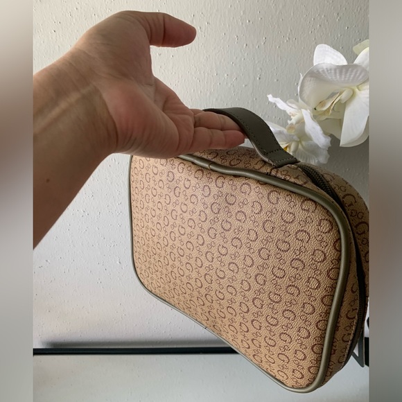 NWT GUESS tech organizer - Picture 4 of 12